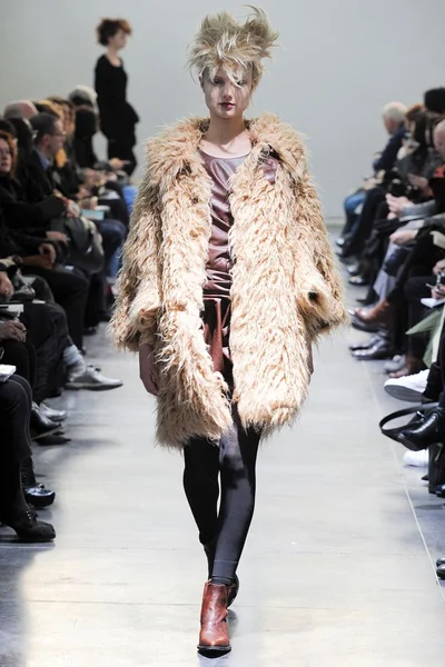 Look 19